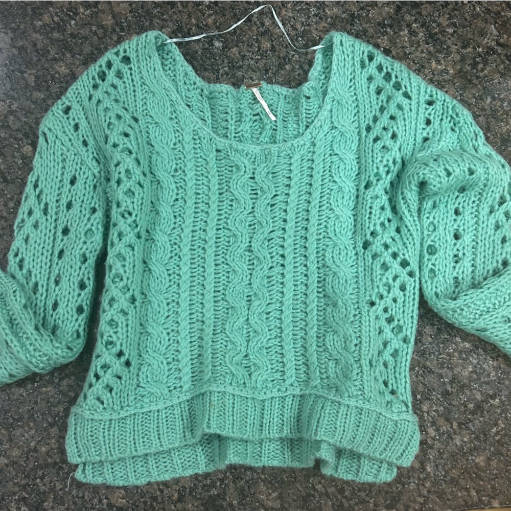 Adorable FREE PEOPLE sweater size M